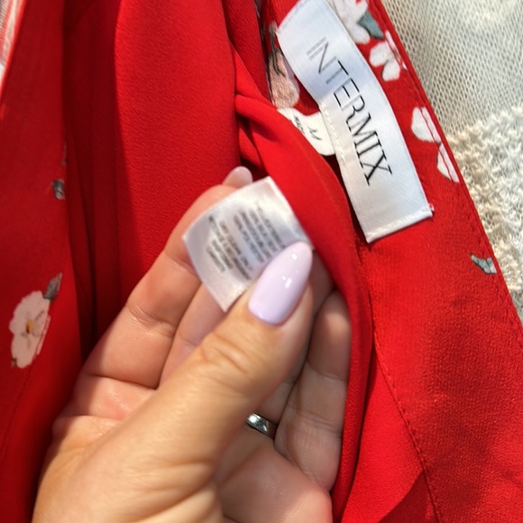 100% silk red pants with white flowers. Fully lined with side zipper - Picture 7 of 7